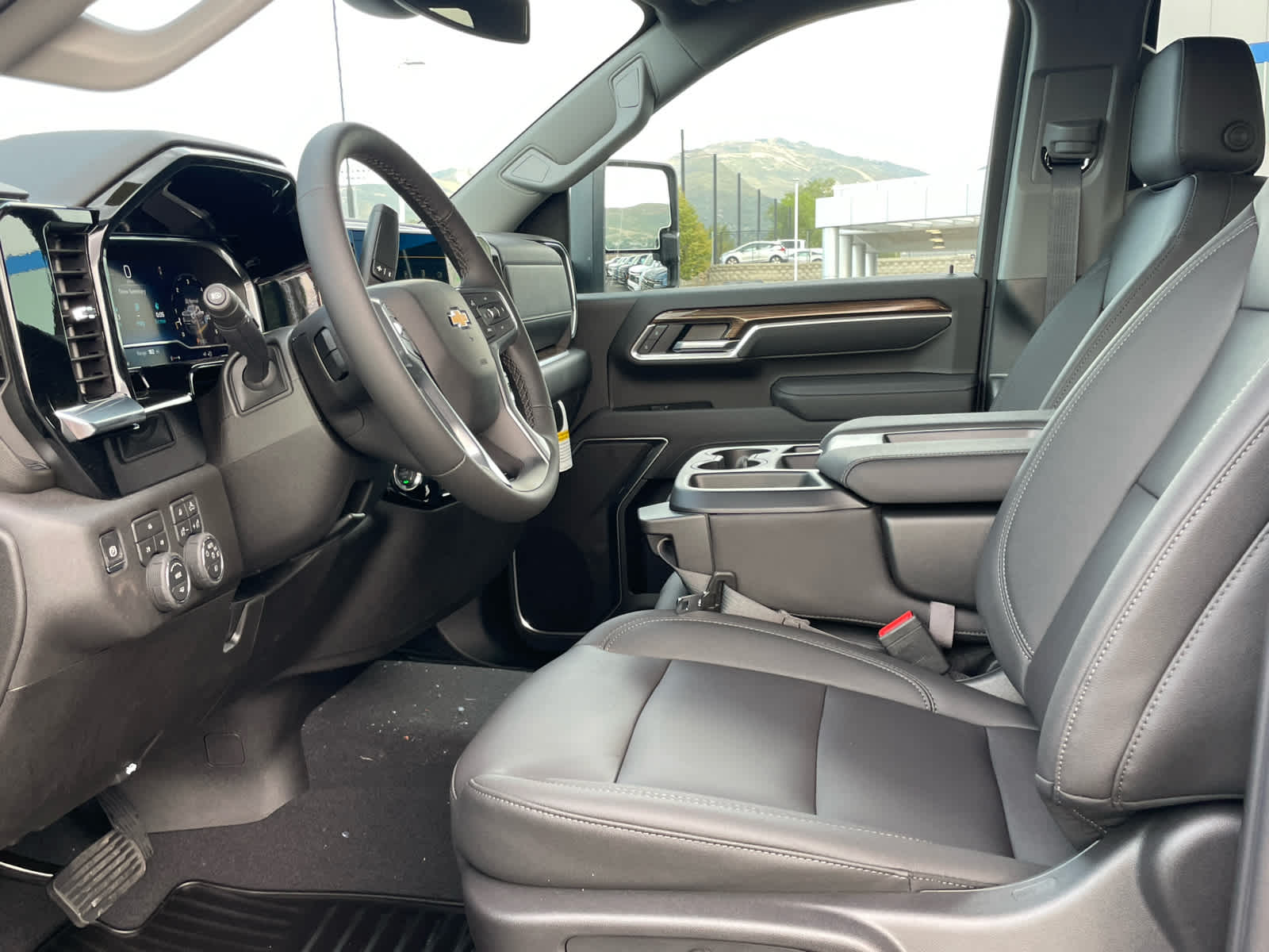 2025 Chevrolet Silverado 3500HD LT photo 23