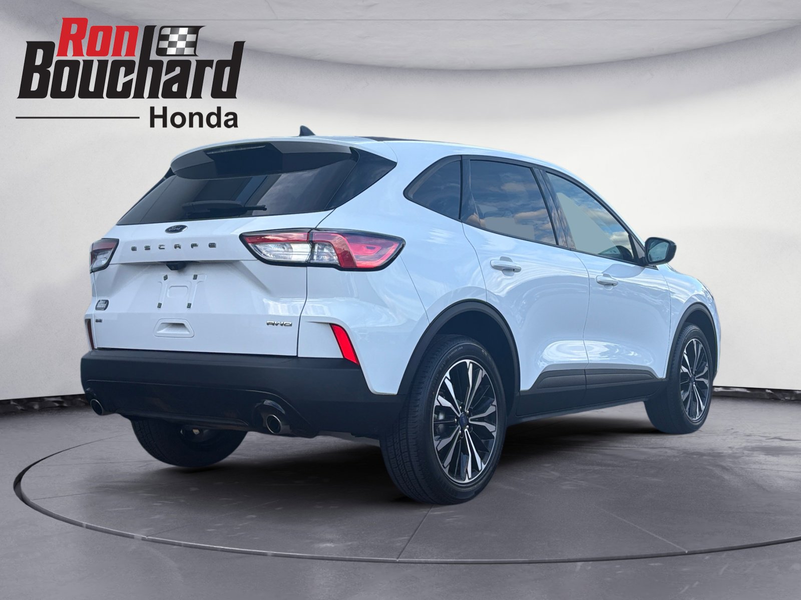 2022 Ford Escape SE photo 2