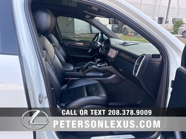 2019 Porsche Cayenne Base photo 13