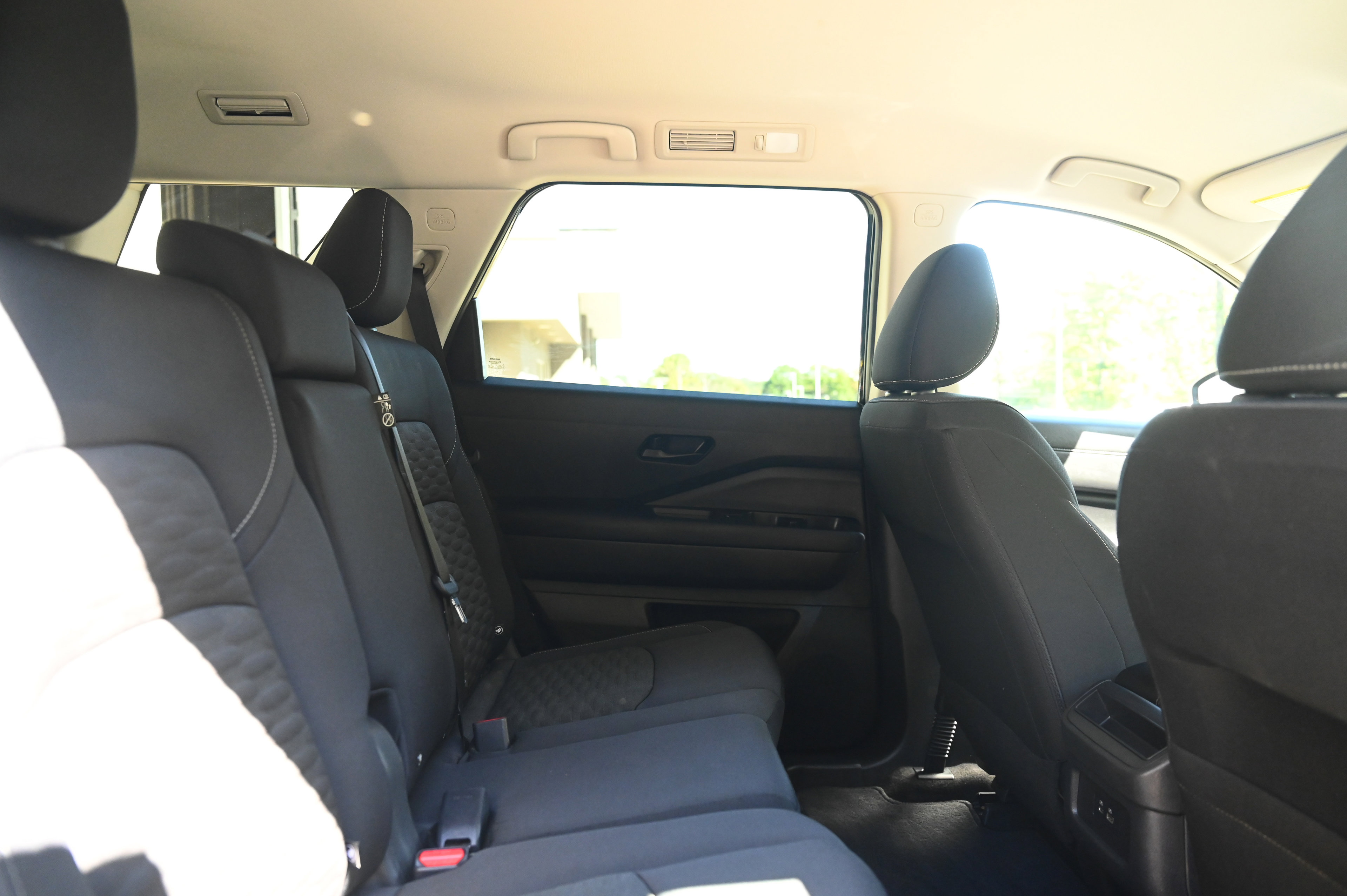 2024 Nissan Pathfinder S photo 24