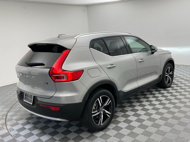 2024 Volvo XC40 Core photo 4
