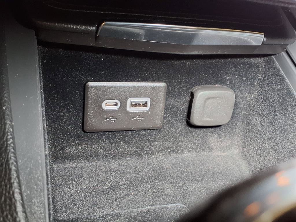 2020 Toyota RAV4 LE photo 8
