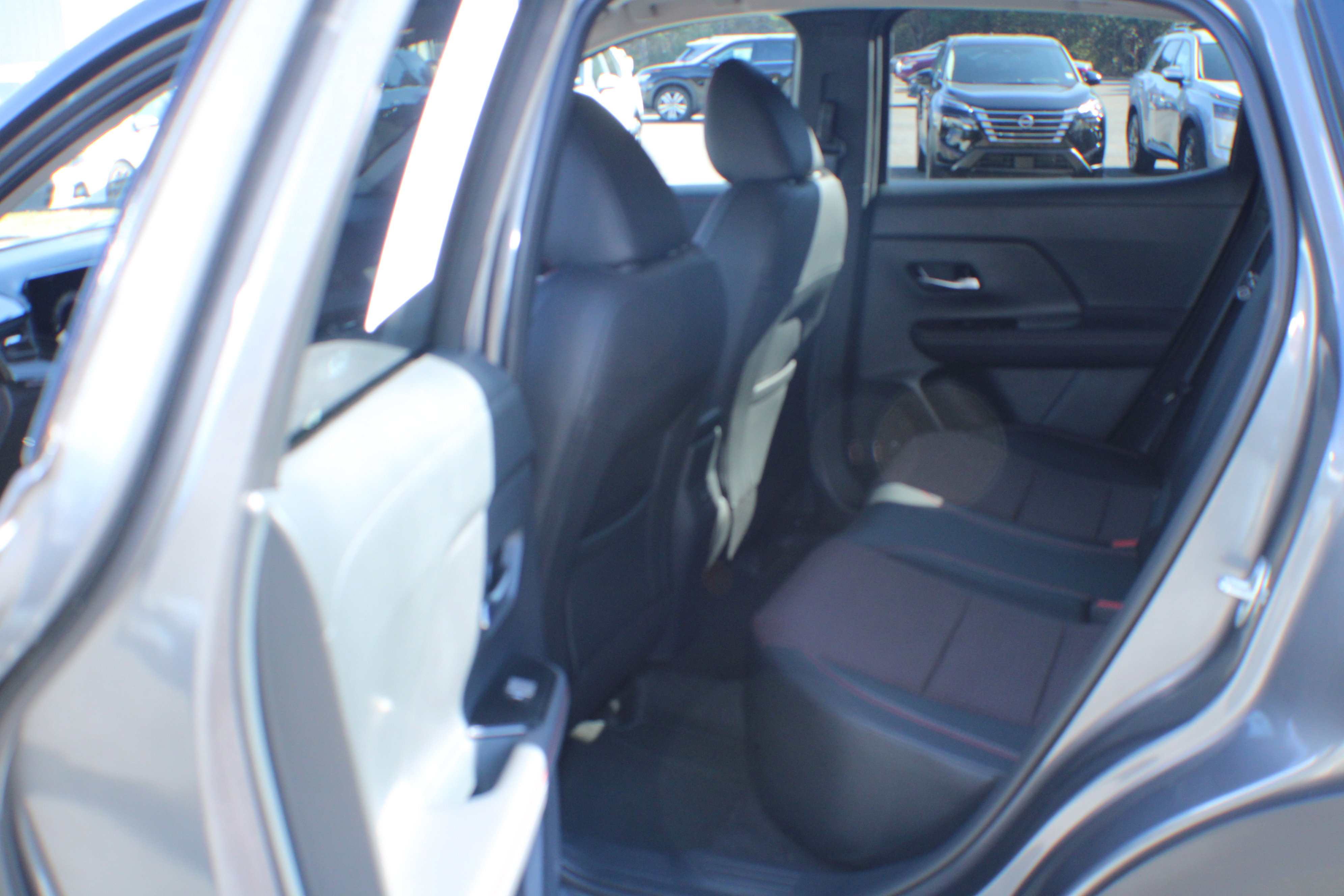 2025 Nissan Kicks SR photo 2