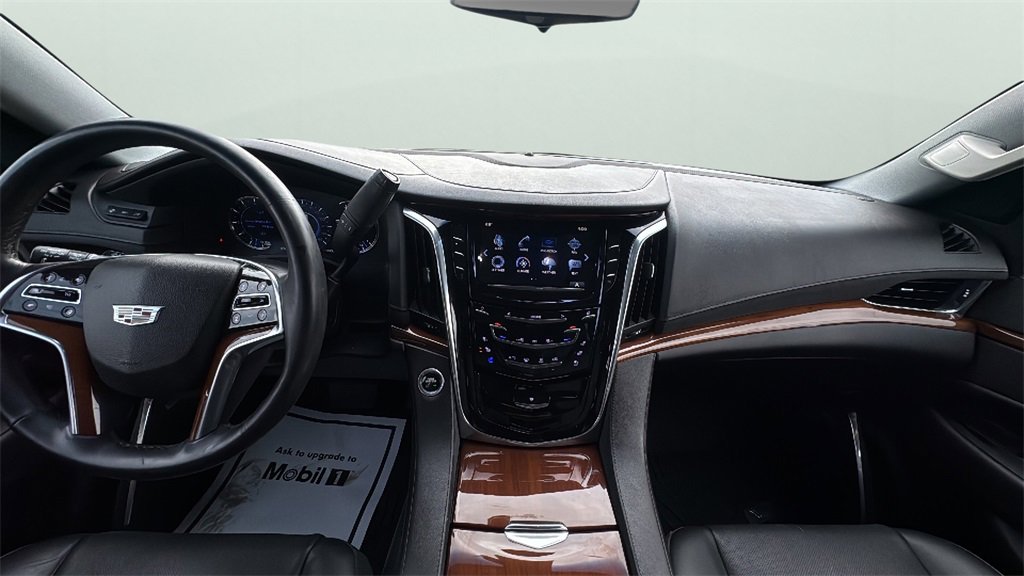 2017 Cadillac Escalade Luxury photo 13