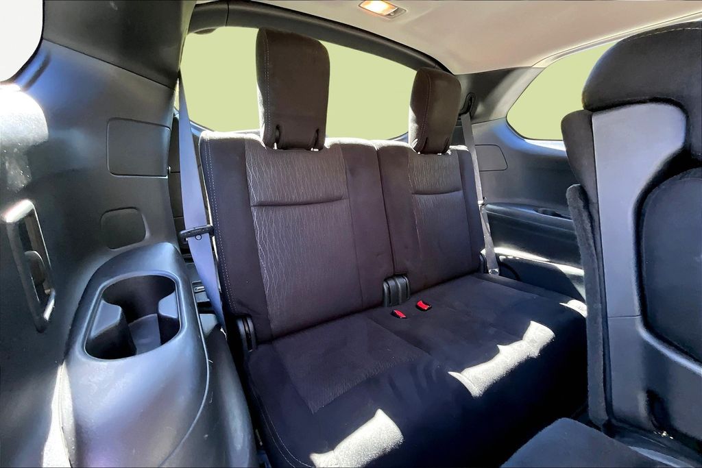 2015 Nissan Pathfinder S photo 20