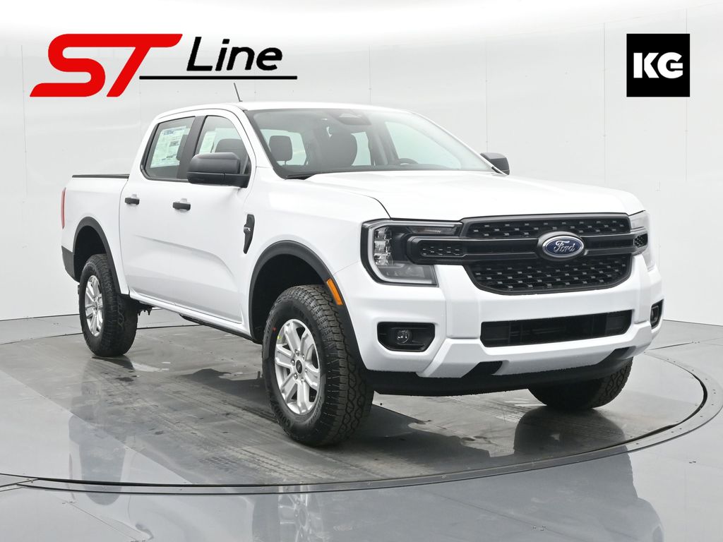 2025 Ford Explorer ST-LINE's photo