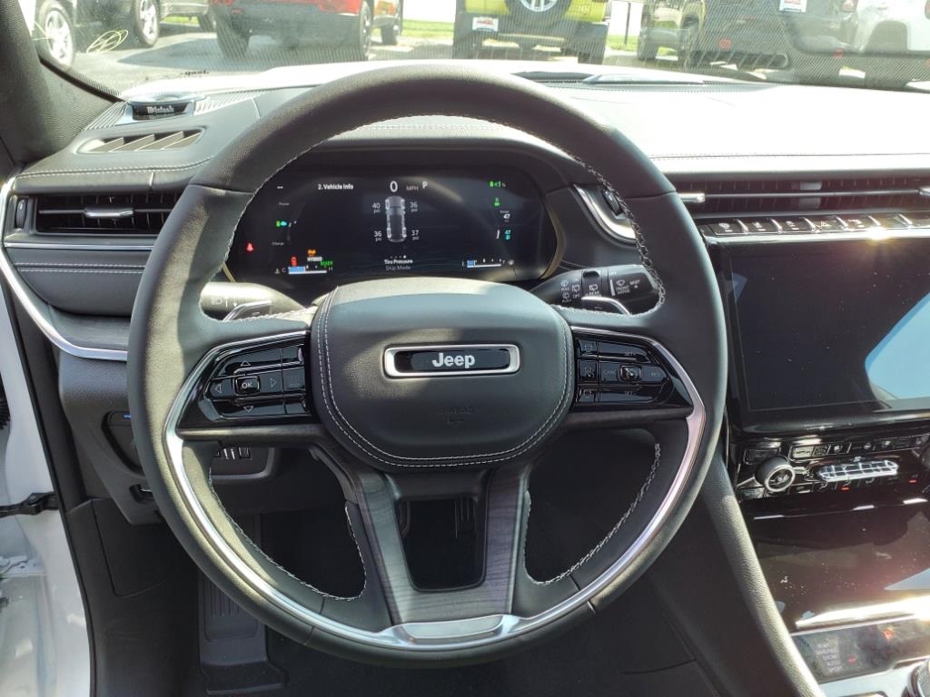 2023 Jeep Cherokee Overland 4xe photo 11