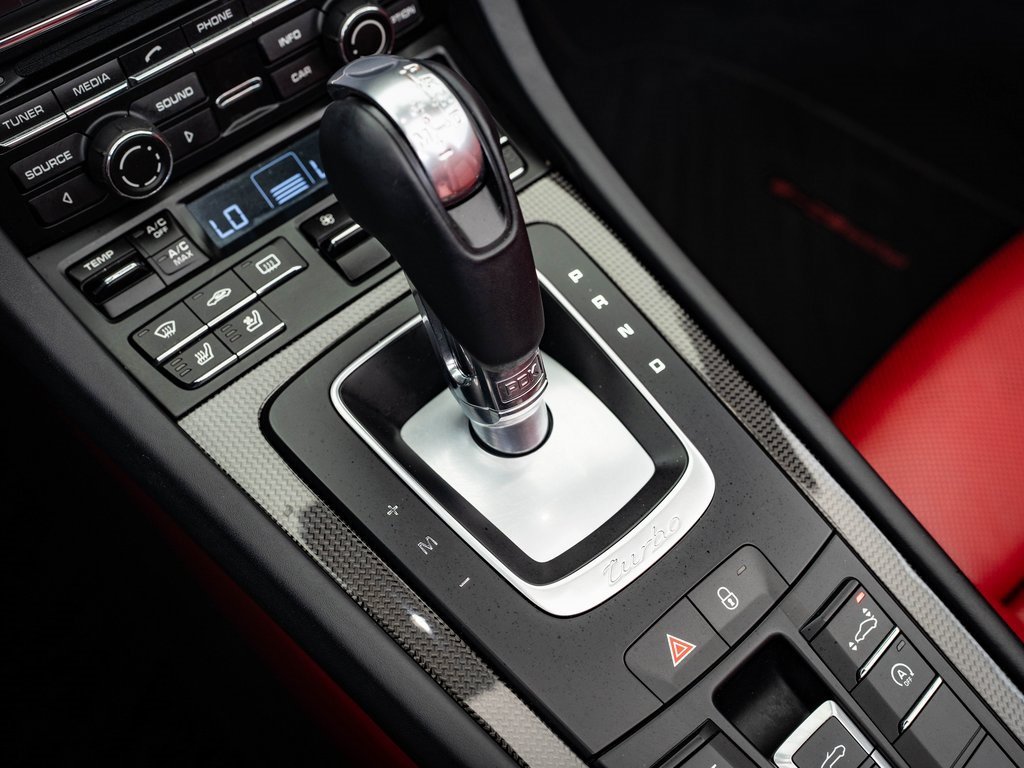 2015 Porsche 911 Turbo S photo 27
