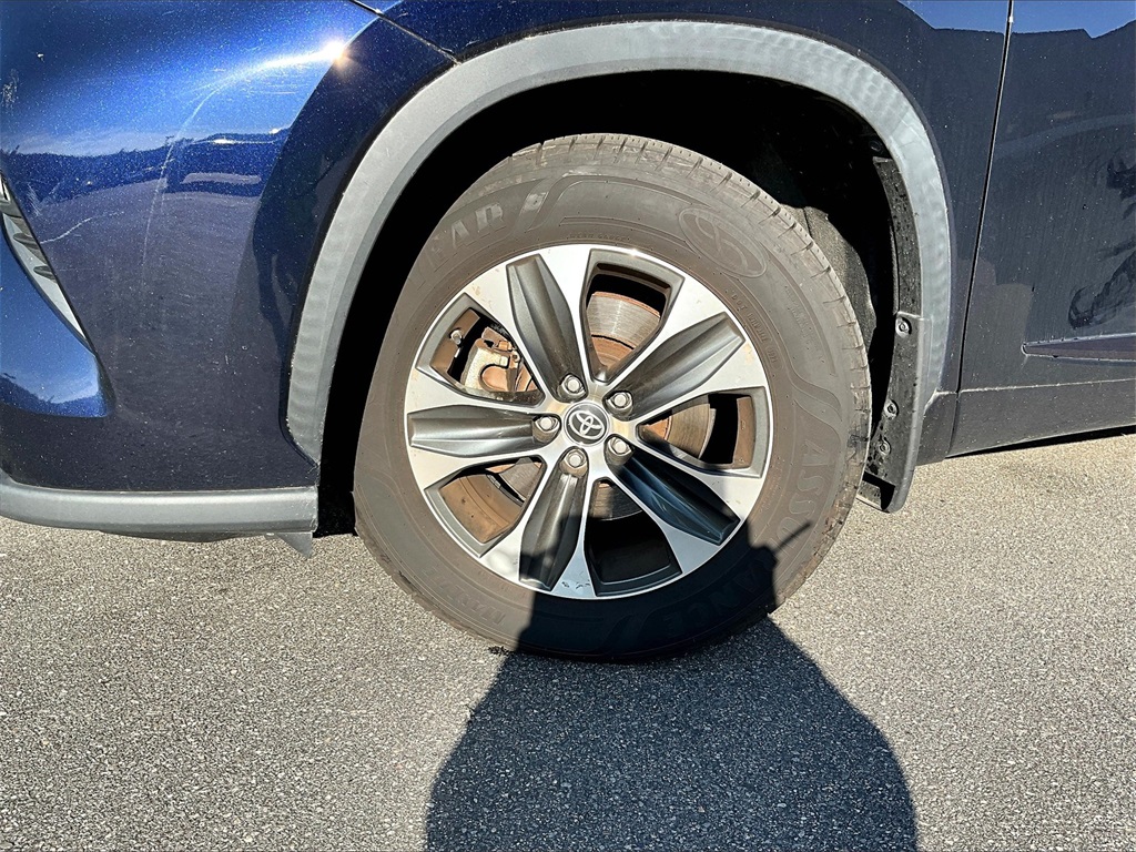 2020 Toyota Highlander XLE photo 3