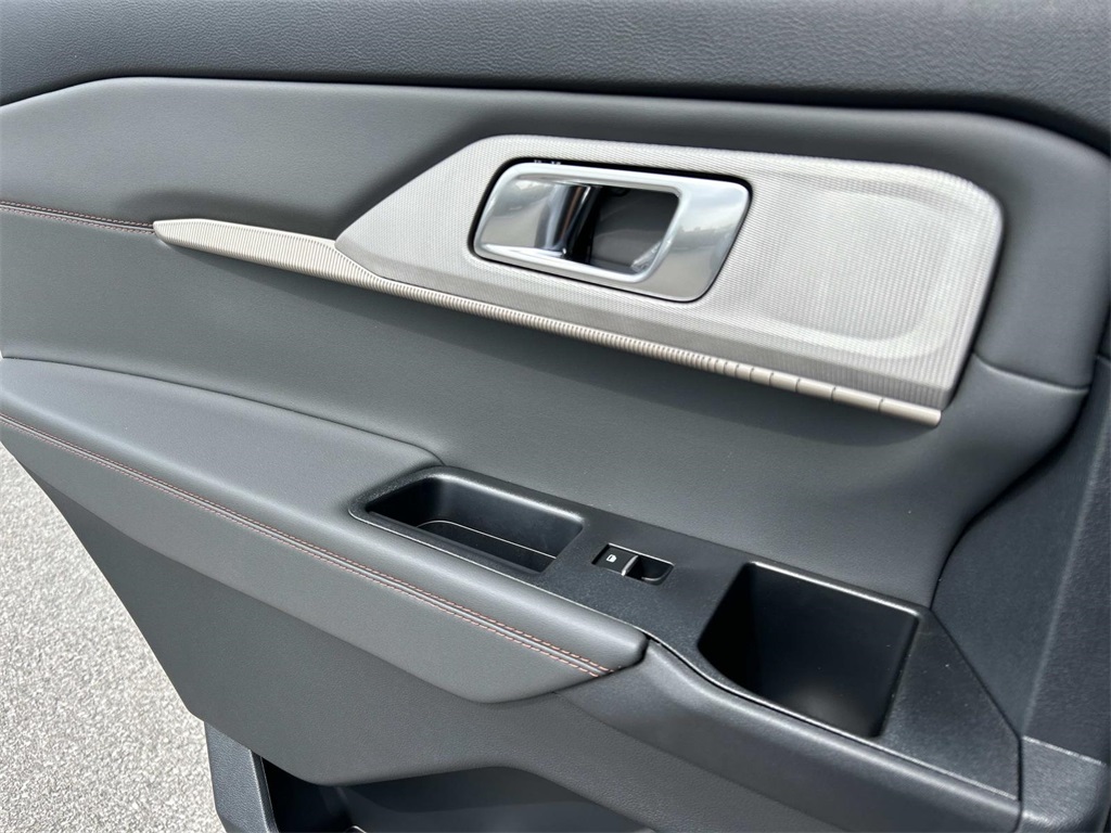 2025 Ford Explorer photo 17