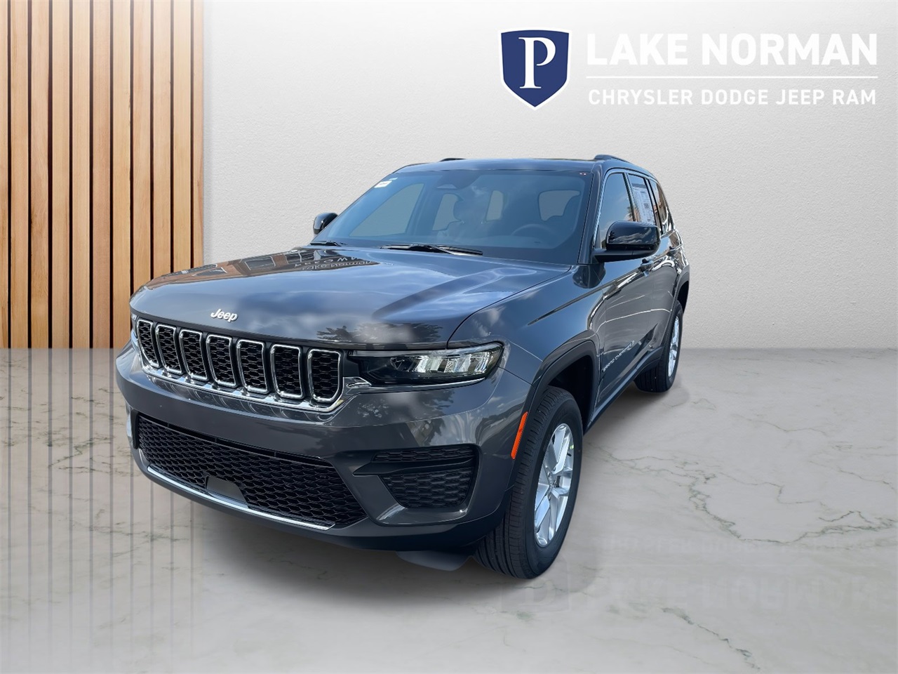 2025 Jeep Grand Cherokee Laredo photo 4