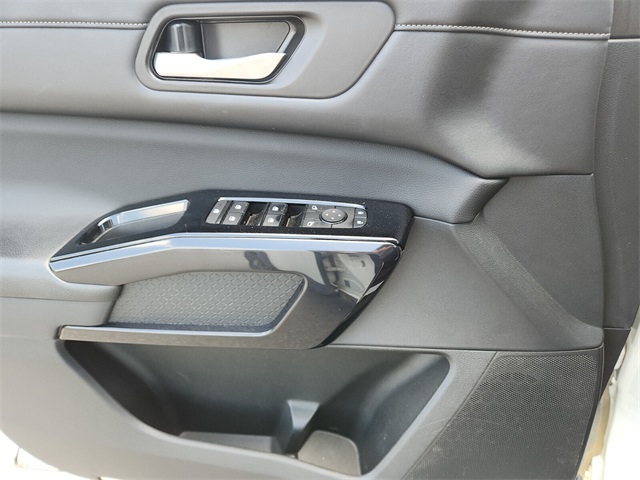 2022 Nissan Pathfinder S photo 29