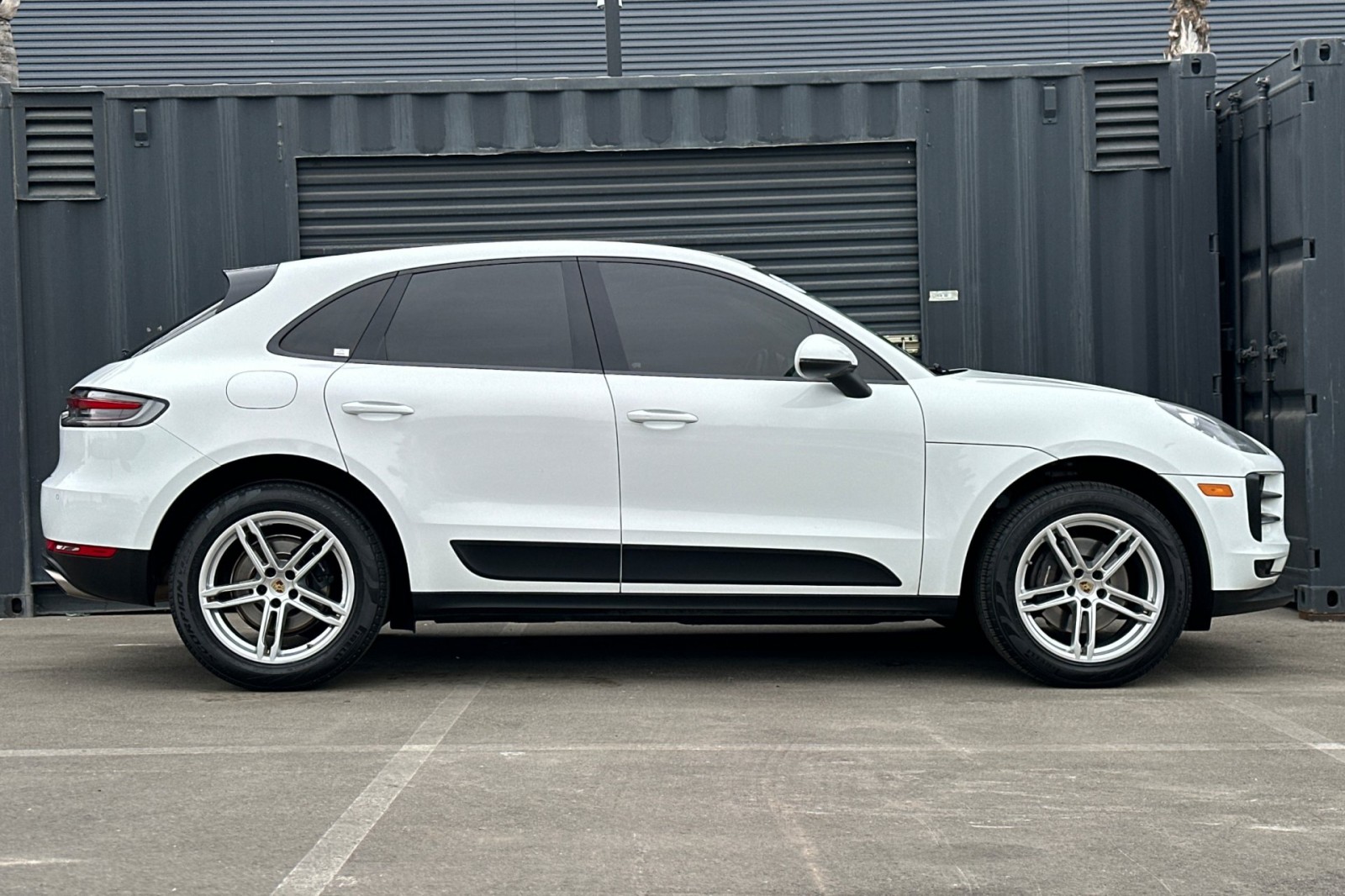 2020 Porsche Macan photo 9