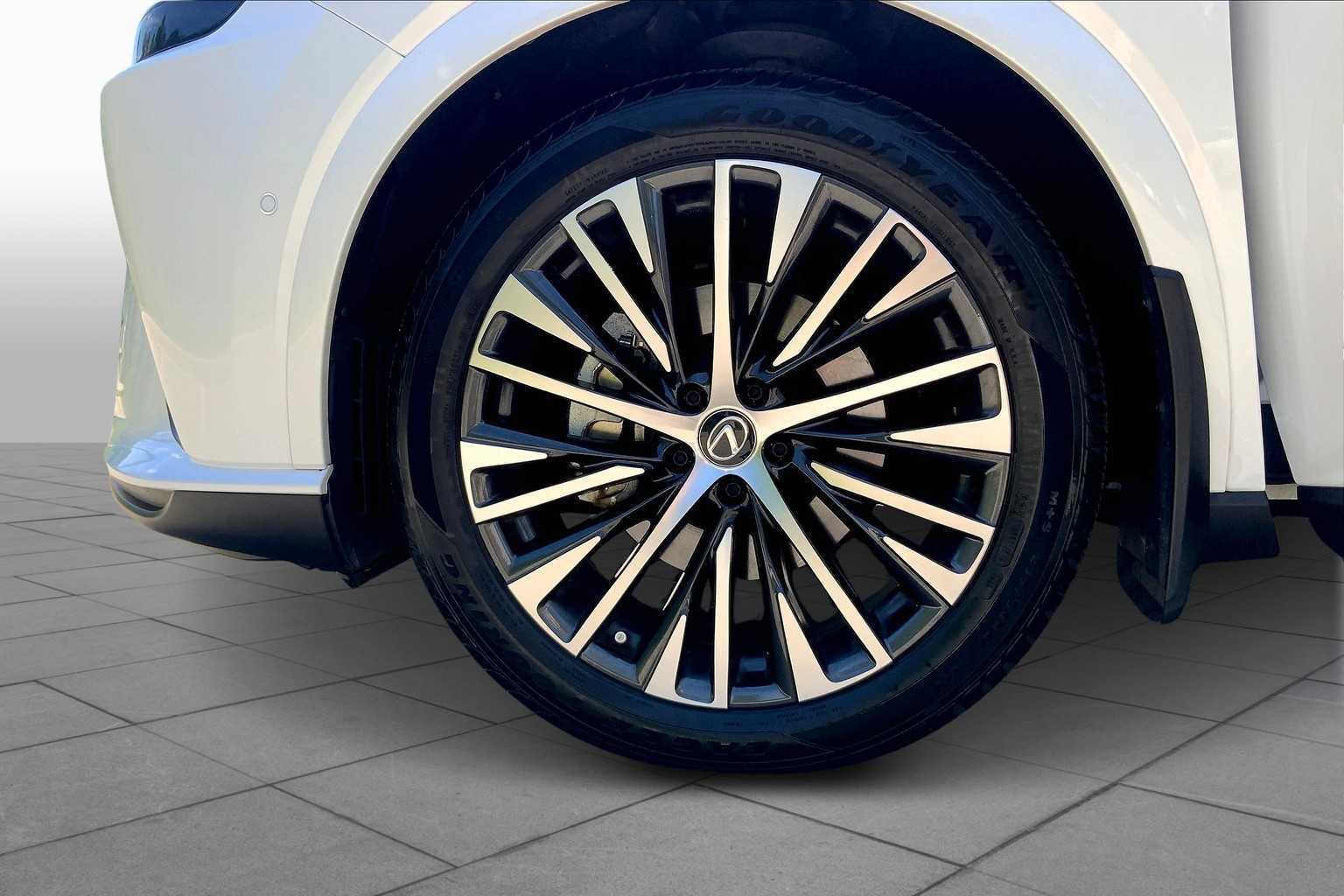 2024 Lexus RX Premium photo 10
