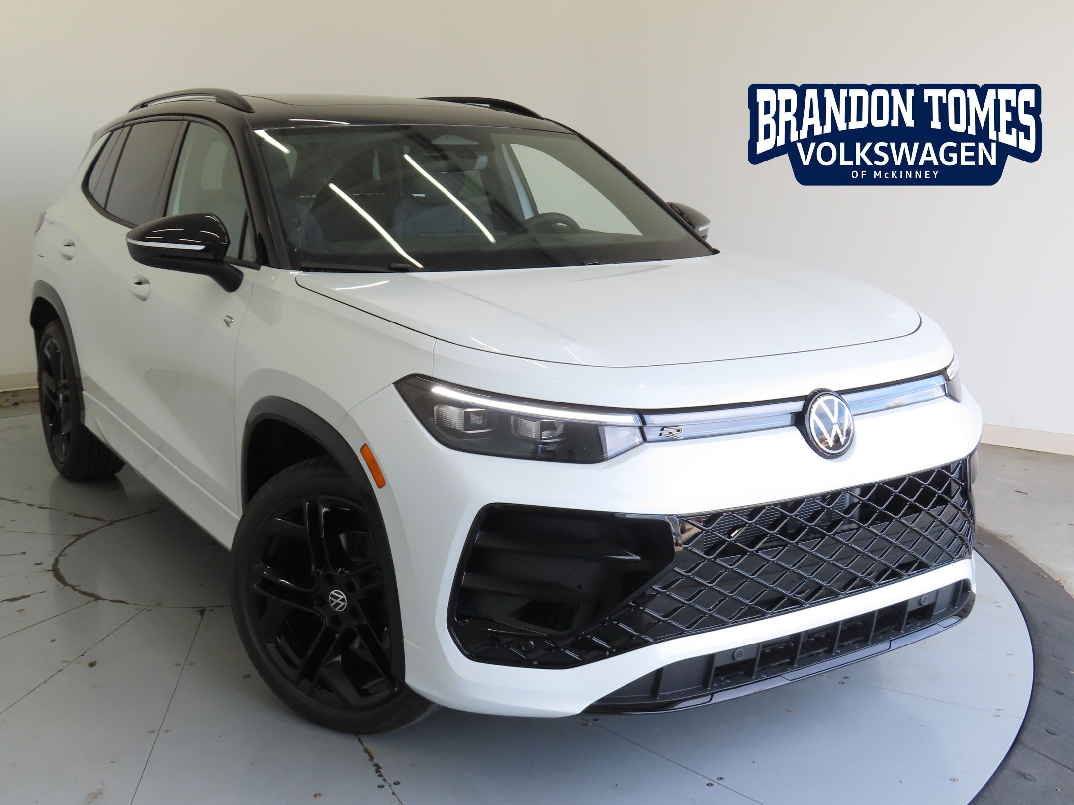 2026 Volkswagen Tiguan SE R-LINE BLACK's photo