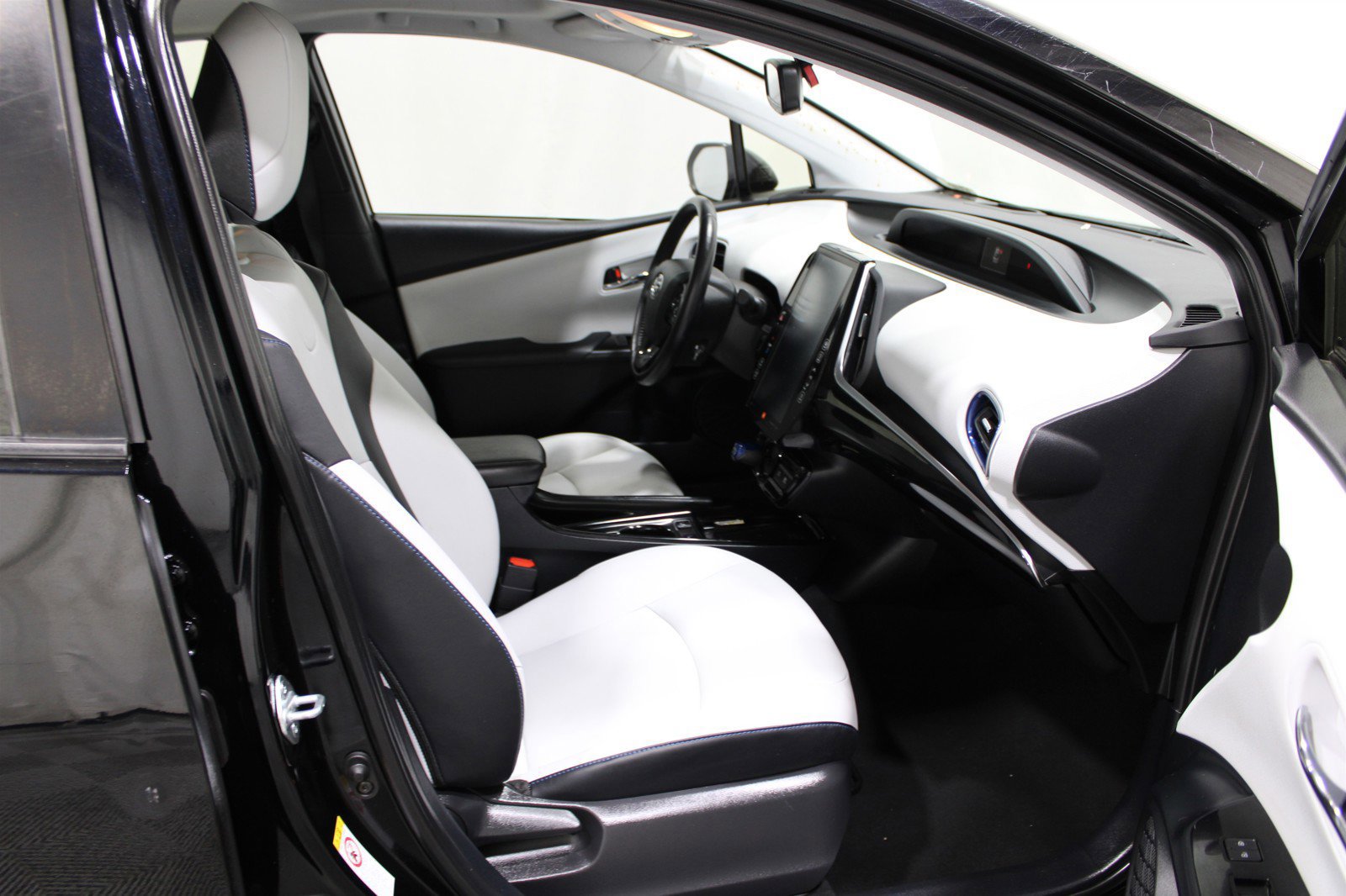 2021 Toyota Prius Limited photo 25