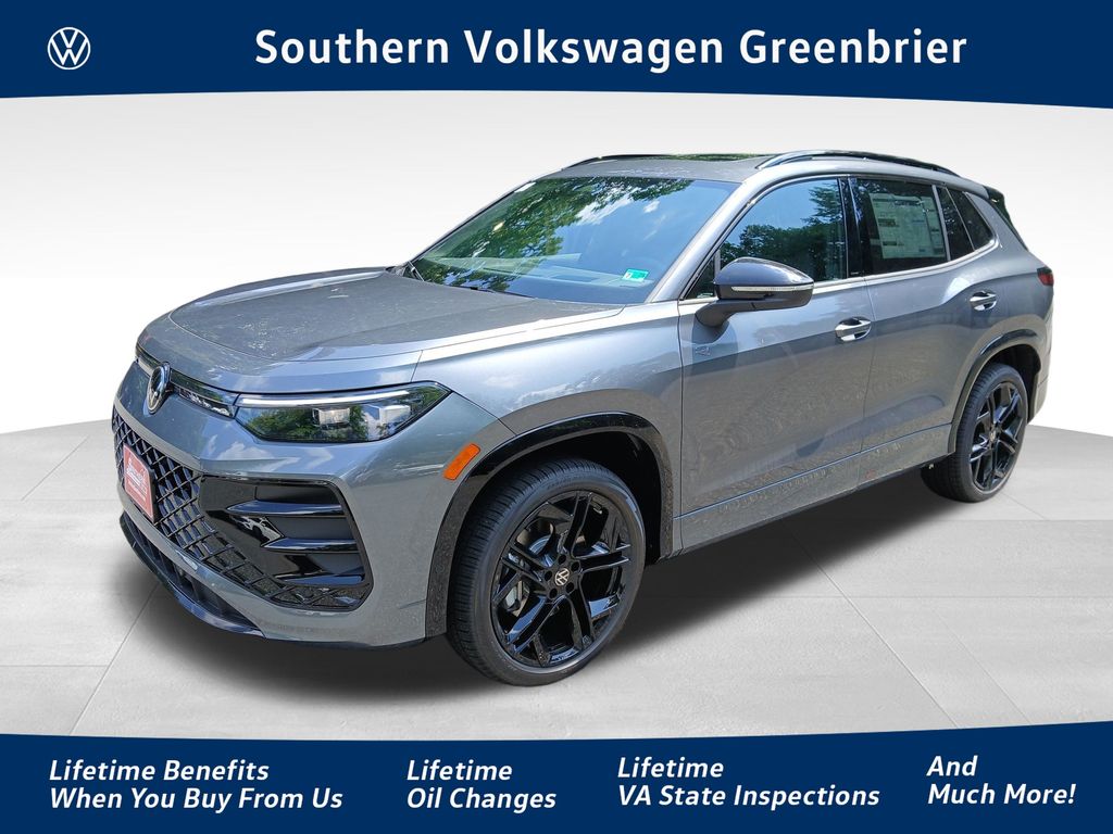 2025 Volkswagen Tiguan SE R-LINE BLACK's photo