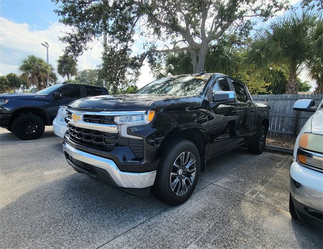 2022 Chevrolet Silverado 1500 LT photo 2