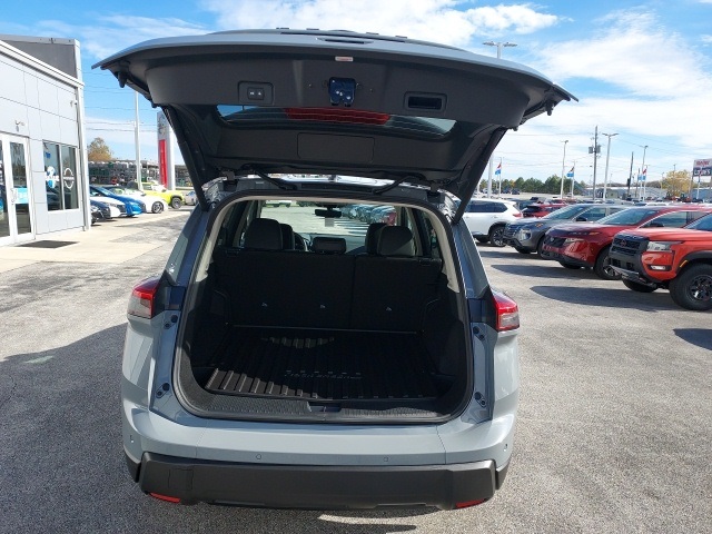 2026 Nissan Rogue SV photo 4