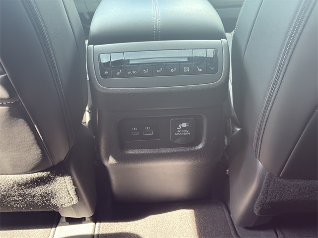 2023 Nissan Pathfinder Platinum photo 17