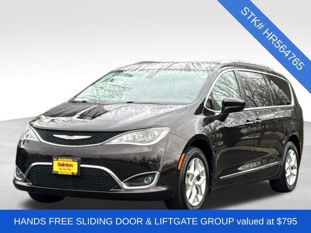 2017 Chrysler Pacifica Touring Plus photo 2