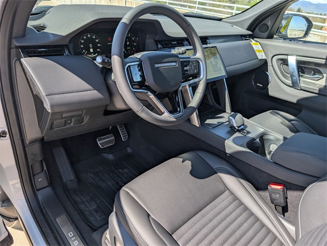 2025 Land Rover Discovery Sport SE photo 6