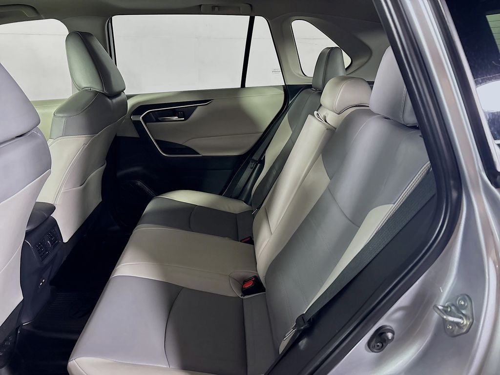 2022 Toyota RAV4 Hybrid XLE Premium photo 18