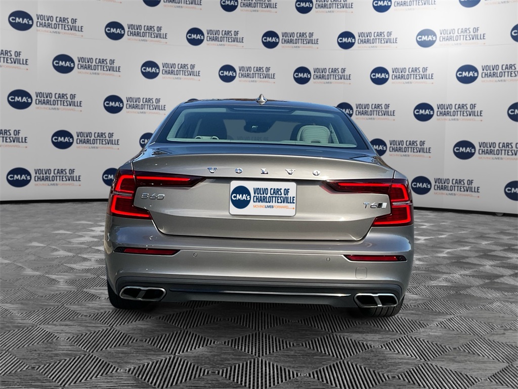 2019 Volvo S60 T6 Momentum photo 4