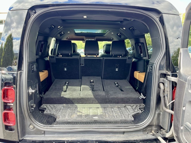 2023 Land Rover Defender 130 X-Dynamic SE photo 21