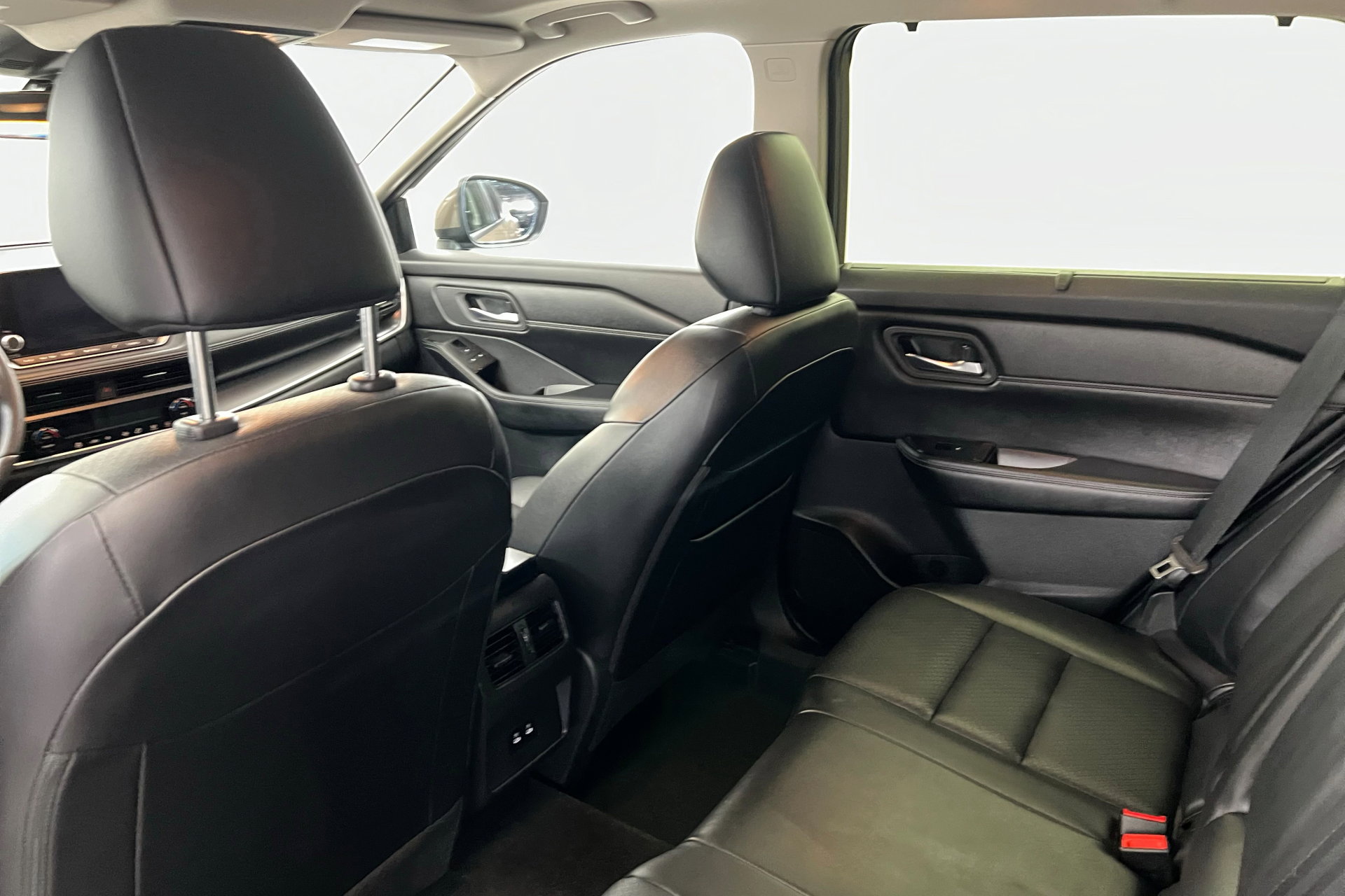 2024 Nissan Rogue SV photo 19