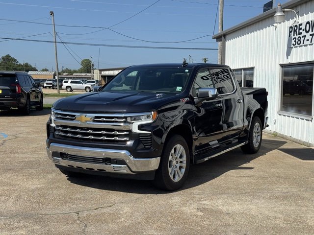 2023 Chevrolet Silverado 1500 LTZ photo 3