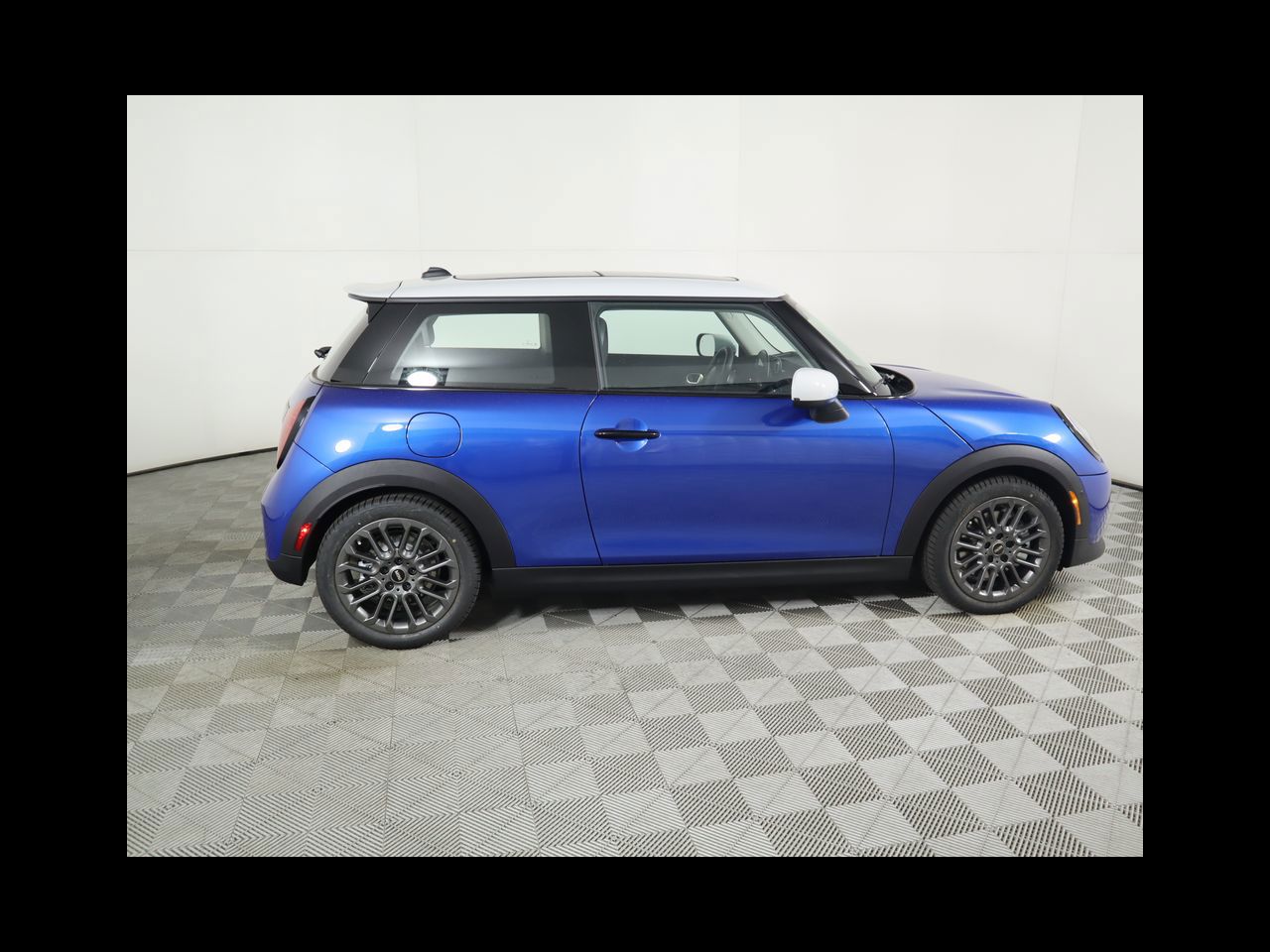 2025 Mini Cooper 2 Door Hardtop Signature photo 4