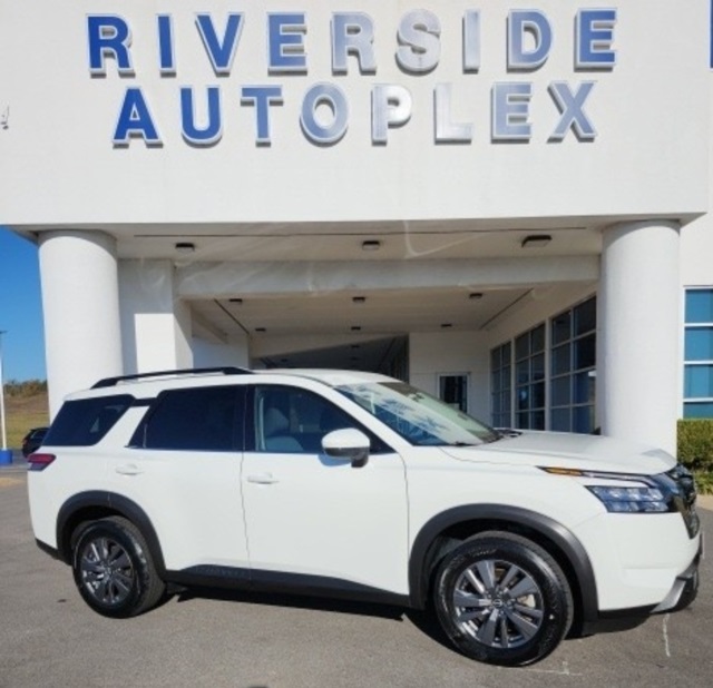 2025 Nissan Pathfinder SV's photo