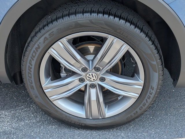 2020 Volkswagen Tiguan SEL photo 27