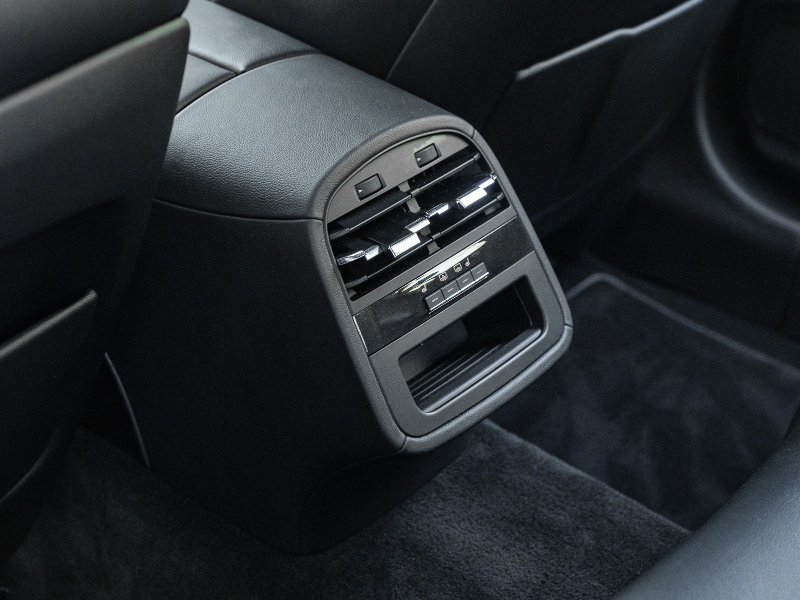2014 Maserati Quattroporte GTS photo 41