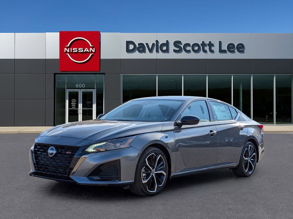 2025 Nissan Altima SR's photo