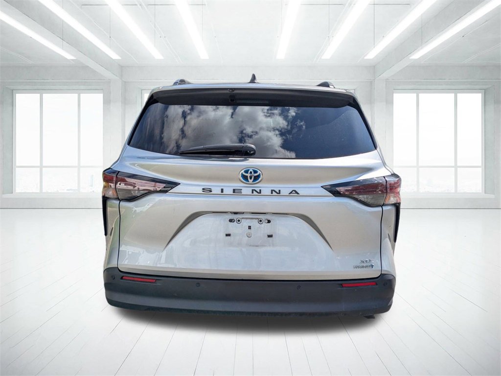 2023 Toyota Sienna XLE photo 4