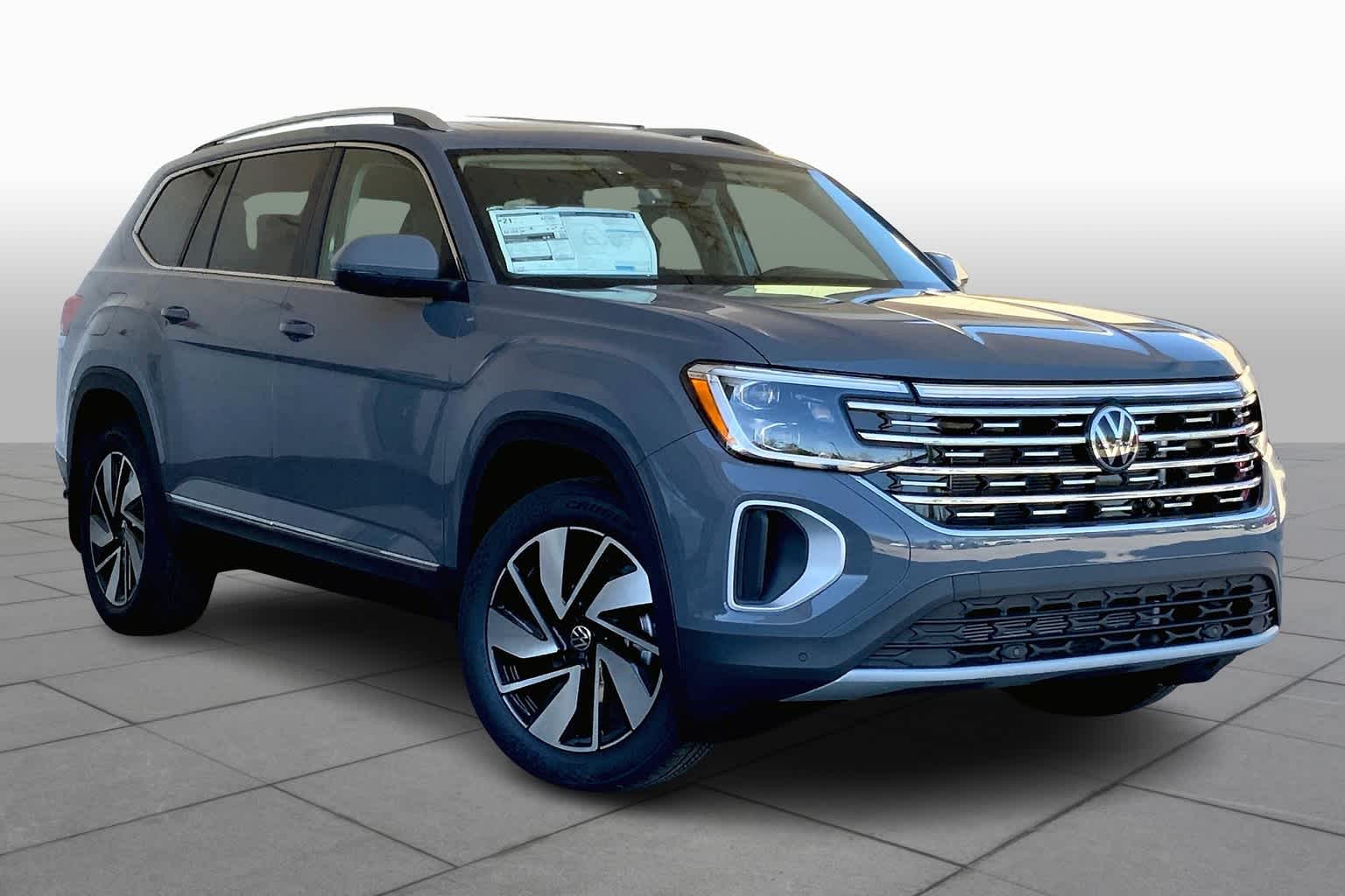 2025 Volkswagen Atlas SEL photo 2