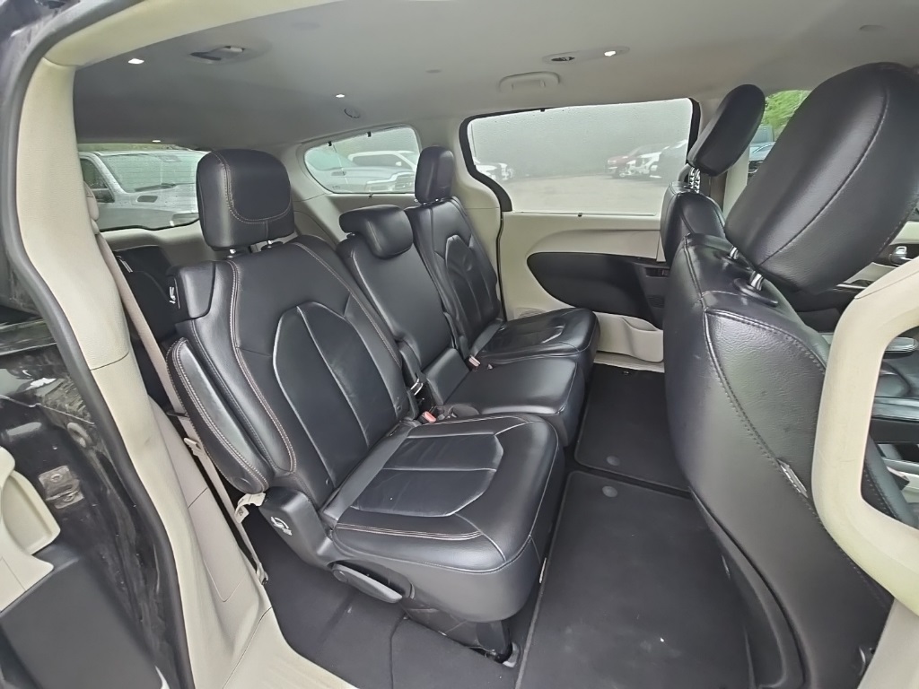 2017 Chrysler Pacifica Touring L photo 17
