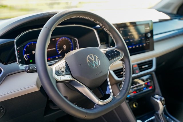 2025 Volkswagen Taos SEL photo 9