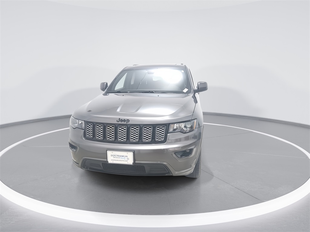 2021 Jeep Grand Cherokee Laredo X photo 2