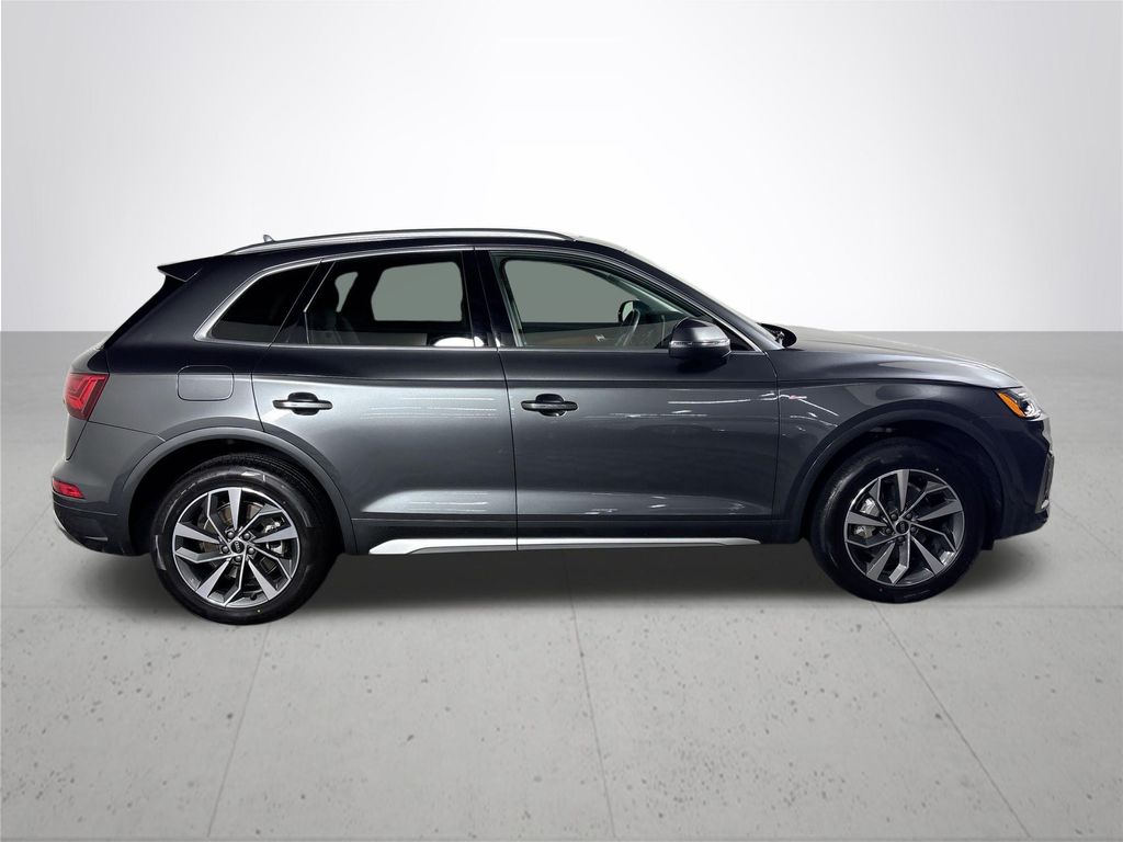 2022 Audi Q5 45 S line Premium photo 2
