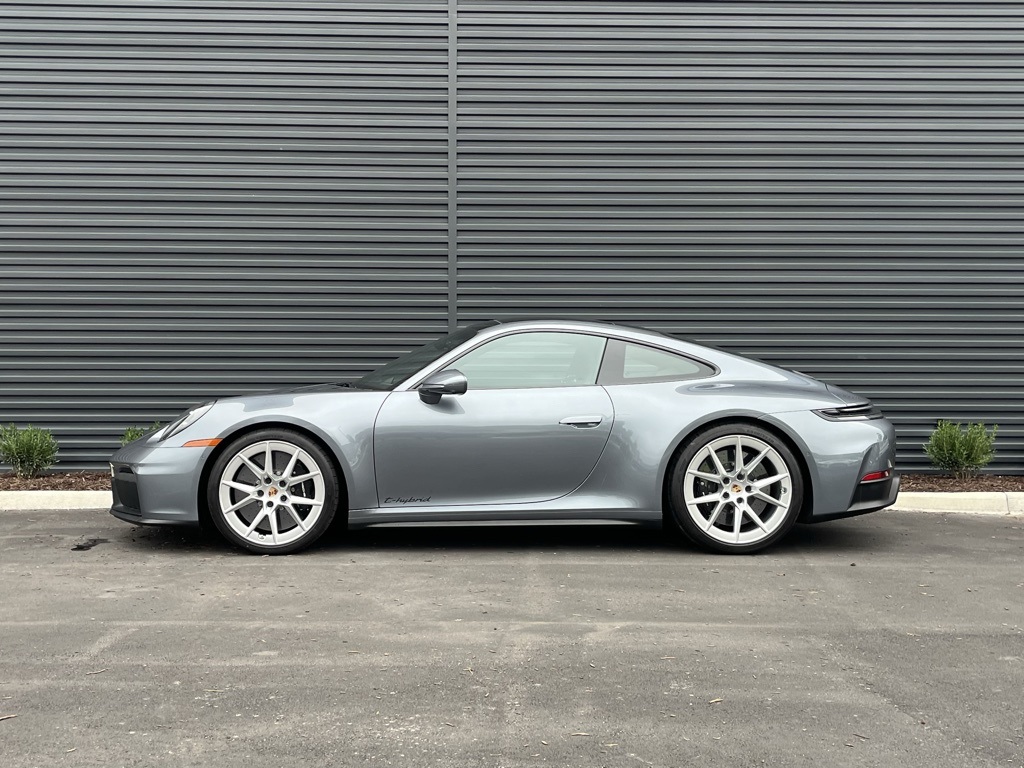 2025 Porsche 911 GTS photo 2