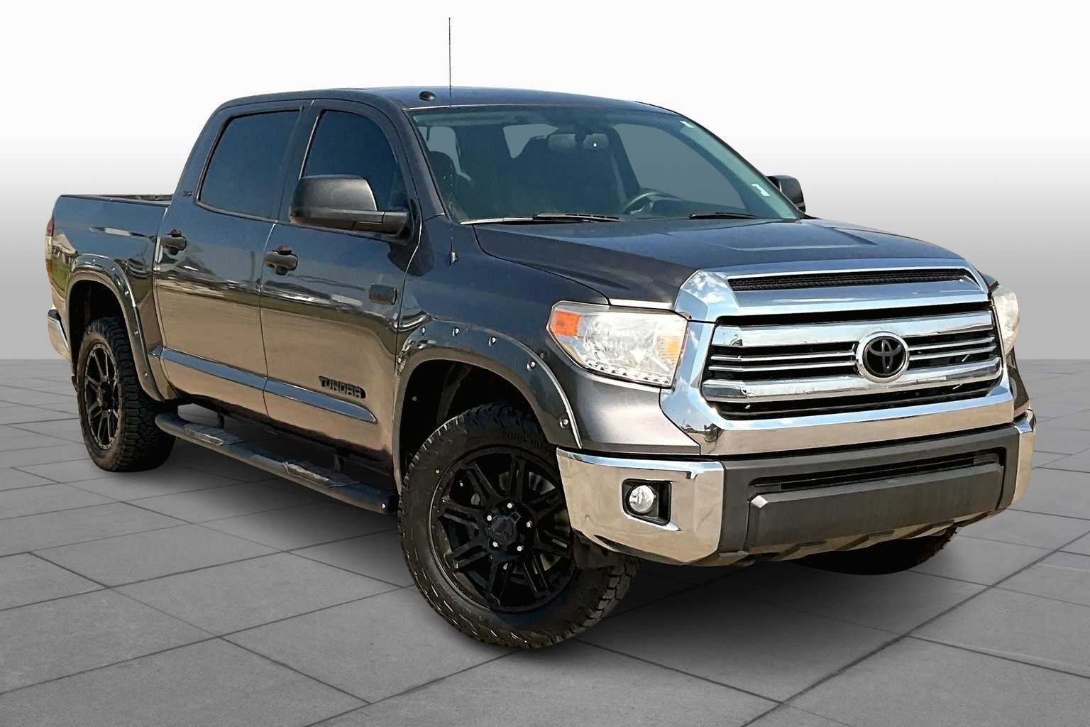 2017 Toyota Tundra SR5 photo 2