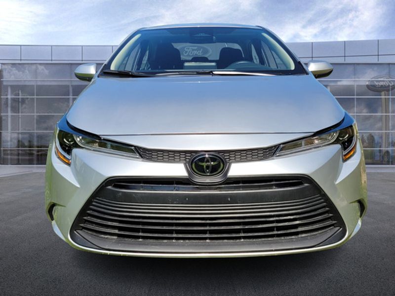 2025 Toyota Corolla LE photo 2