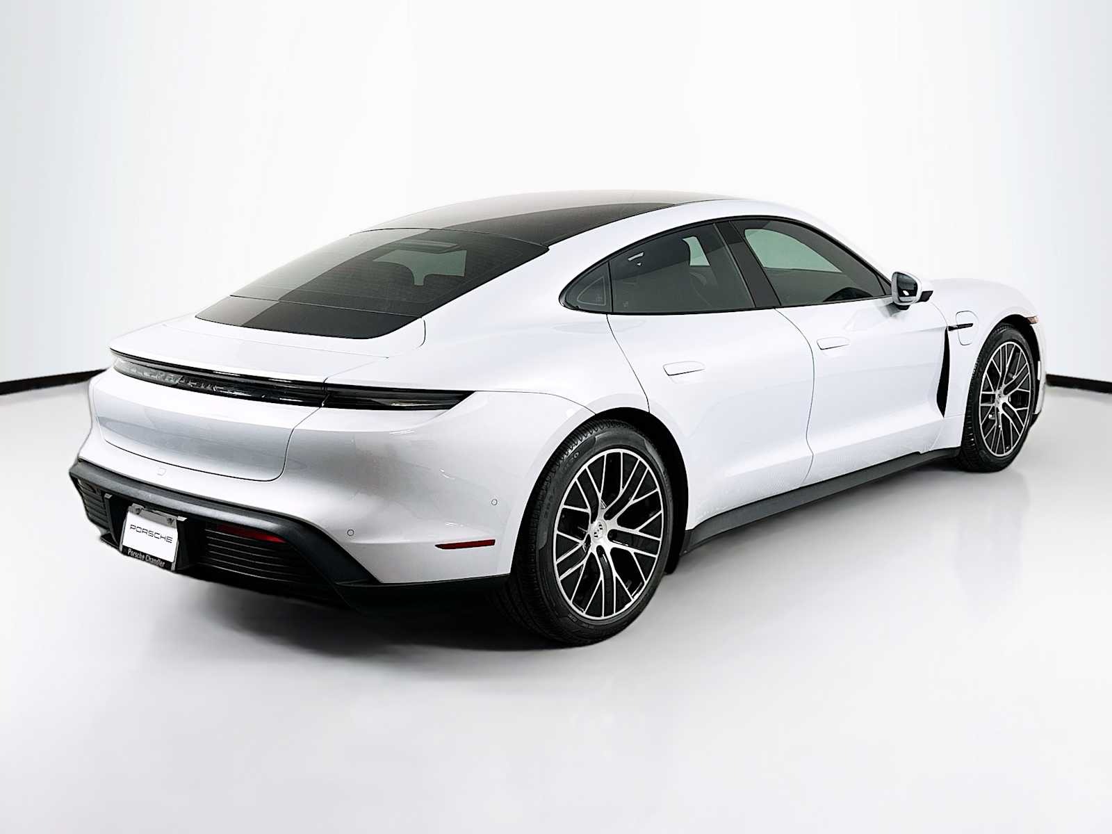 2025 Porsche Taycan photo 9