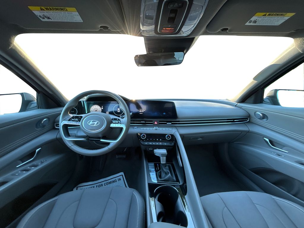 2025 Hyundai Elantra SEL Convenience photo 15