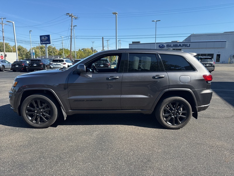 2021 Jeep Grand Cherokee Laredo X photo 3