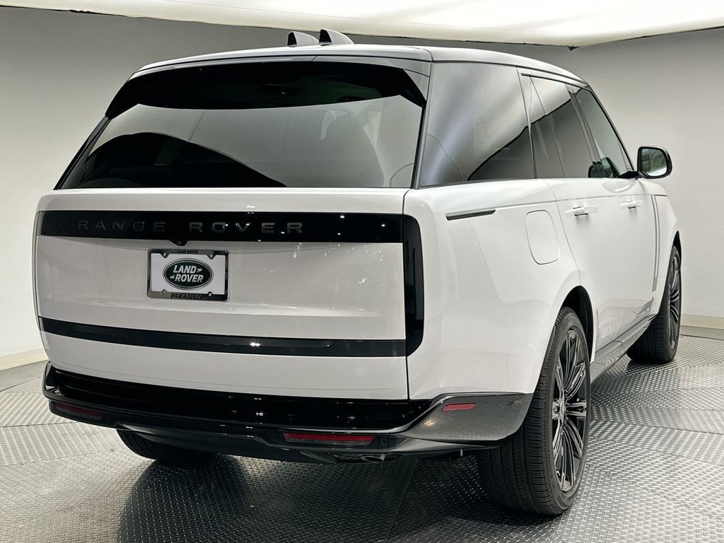 2025 Land Rover Range Rover SE photo 2
