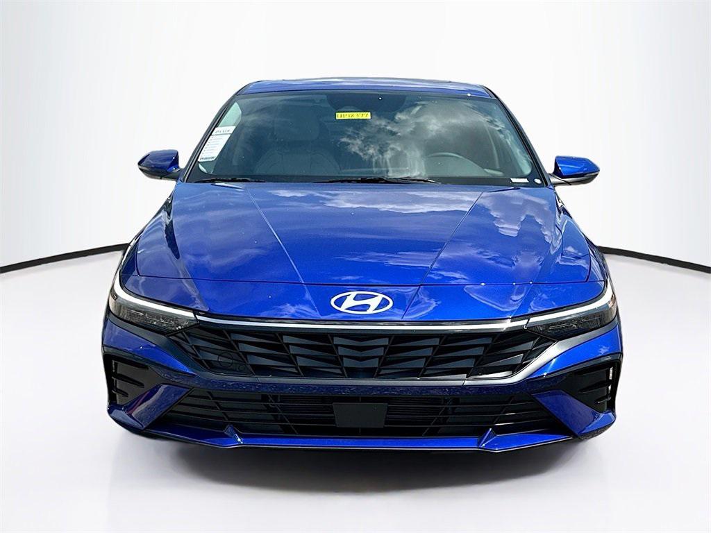 2025 Hyundai Elantra Hybrid Limited photo 2